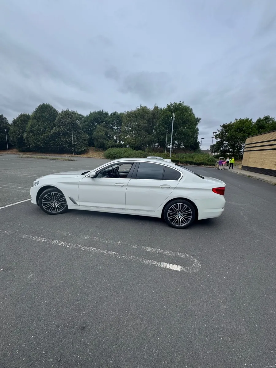 BMW 5-Series 2019 - Image 3