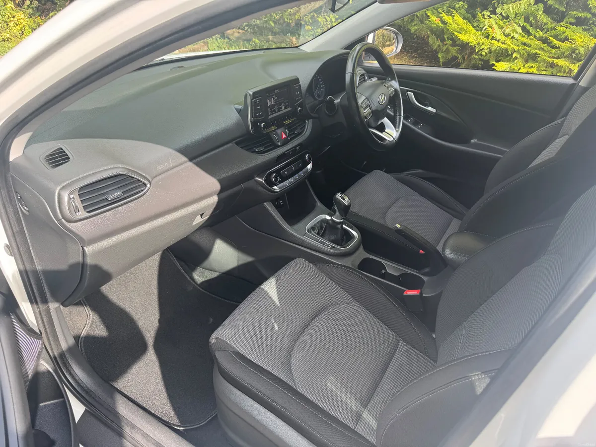 19 Hyundai i30 1.4 petrol ..NCT 08/28 - Image 5