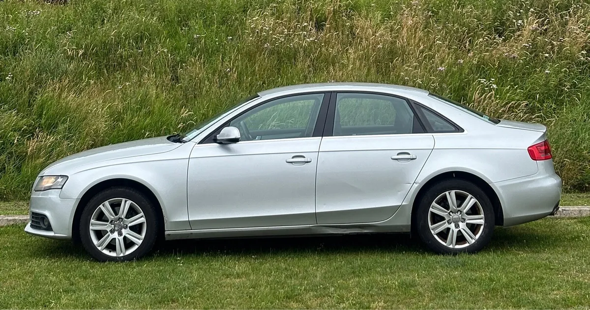 AUDI A4 // 2010 / 2.0 Diesel - Image 6