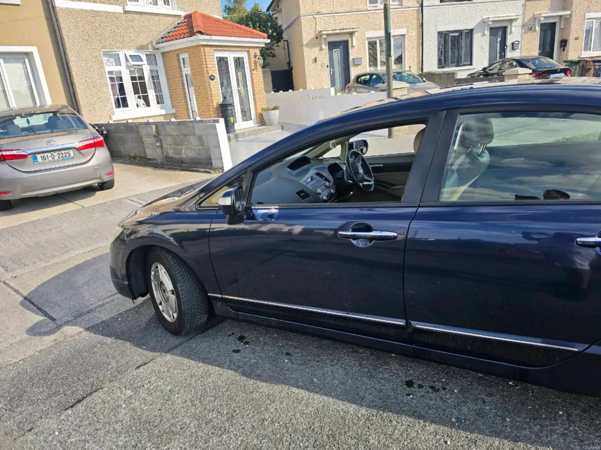 Honda civic 1.3 petrol hybrid - Image 4