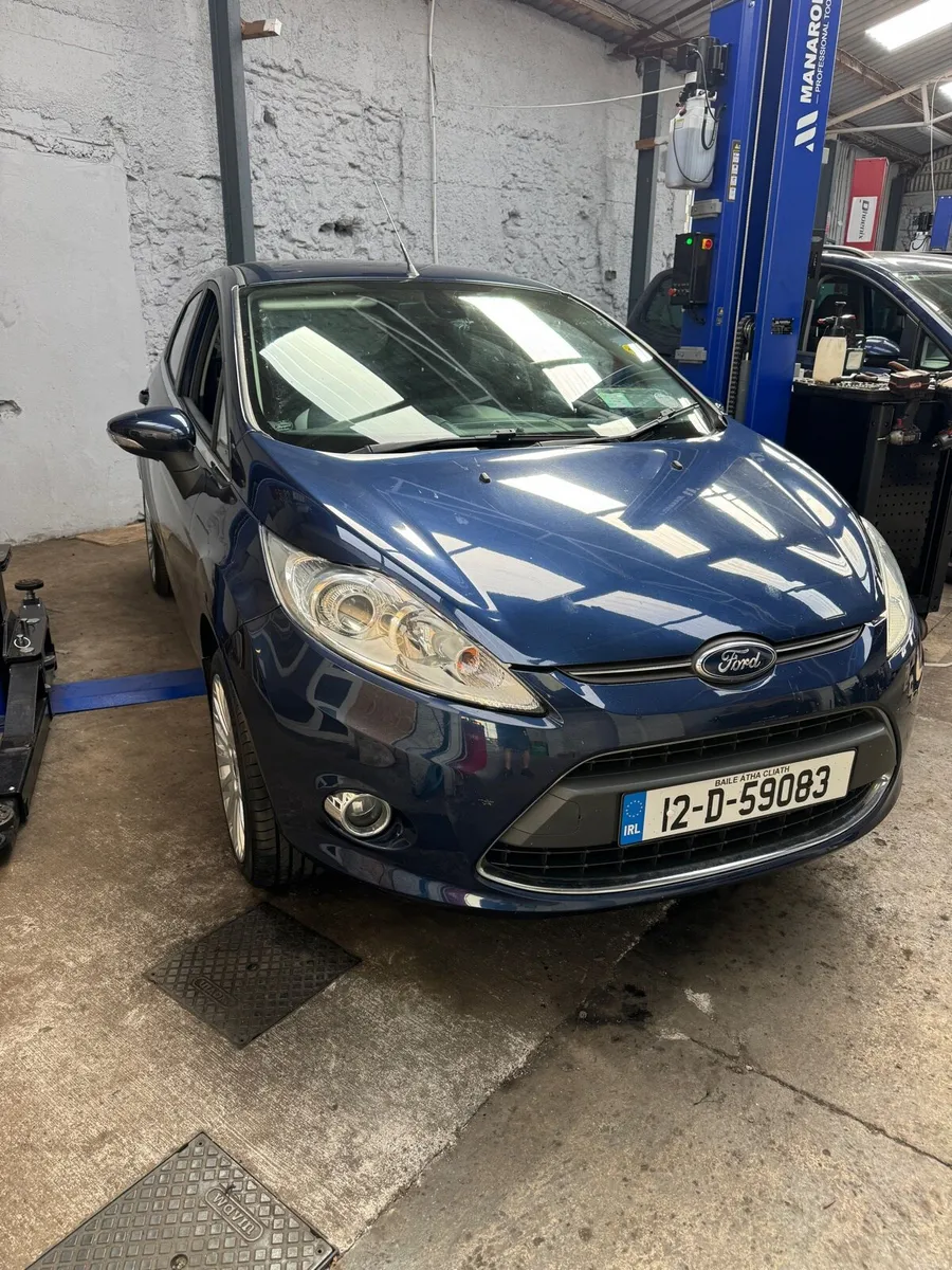 Ford Fiesta TITANIUM AUTO - Image 2