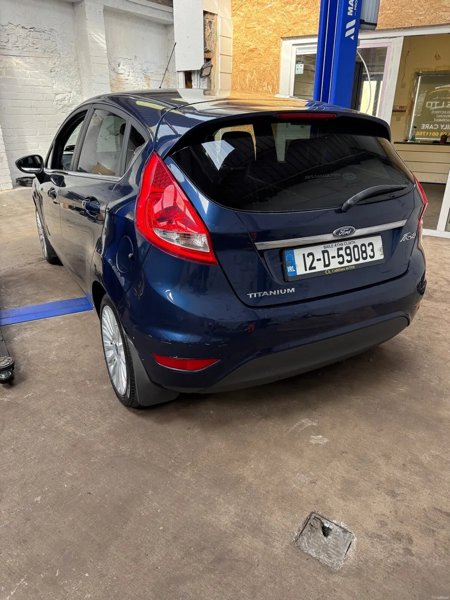 Ford Fiesta TITANIUM AUTO - Image 4