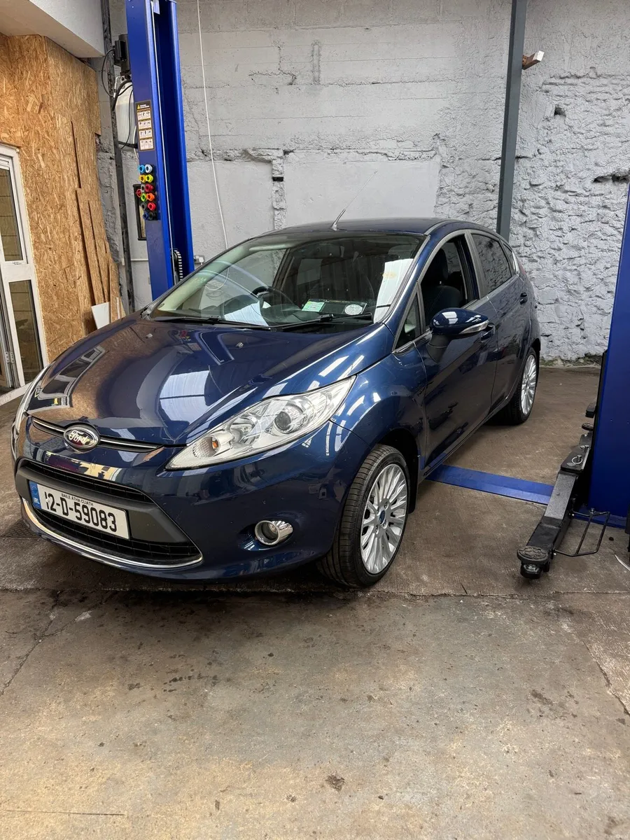 Ford Fiesta TITANIUM AUTO - Image 1