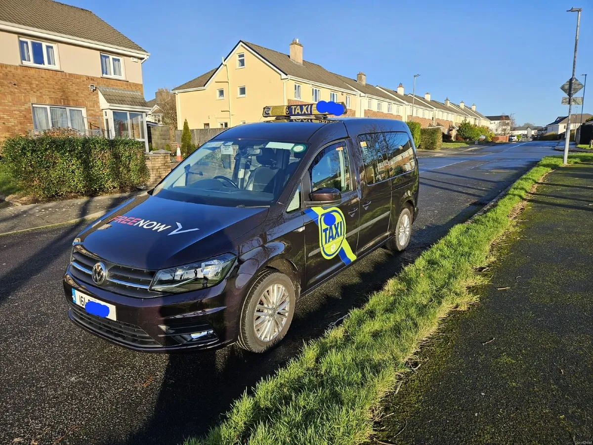Taxi VW Caddy, 7 seater for Rent €275 - Image 2