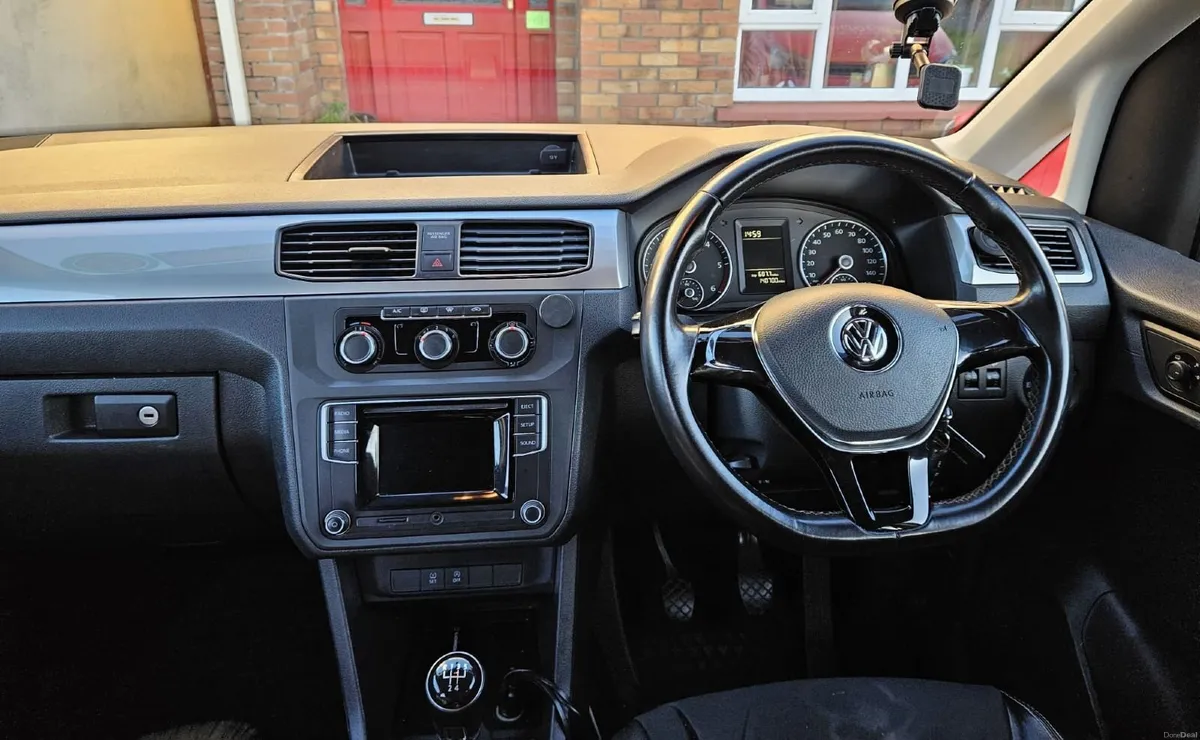 Taxi VW Caddy, 7 seater for Rent €275 - Image 5