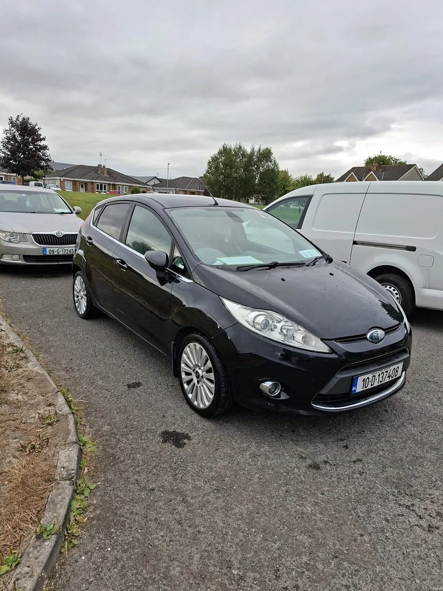 Ford Fiesta 2010 - Image 1