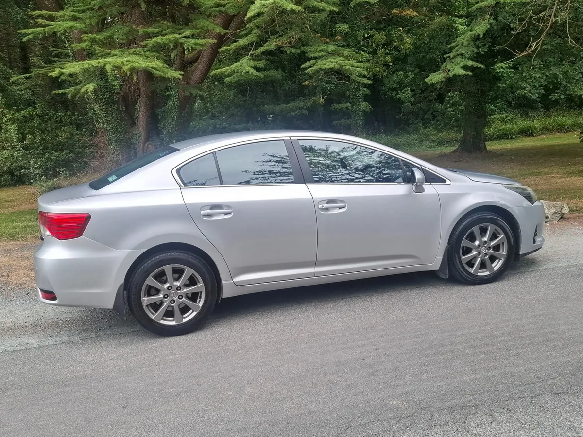 Toyota Avensis 2013 - Image 2
