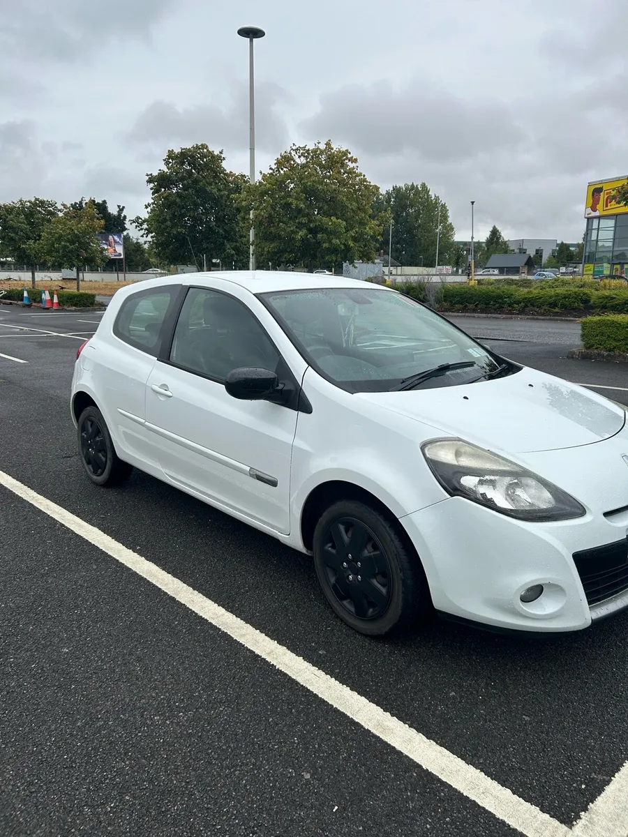 Renault Clio - Image 2