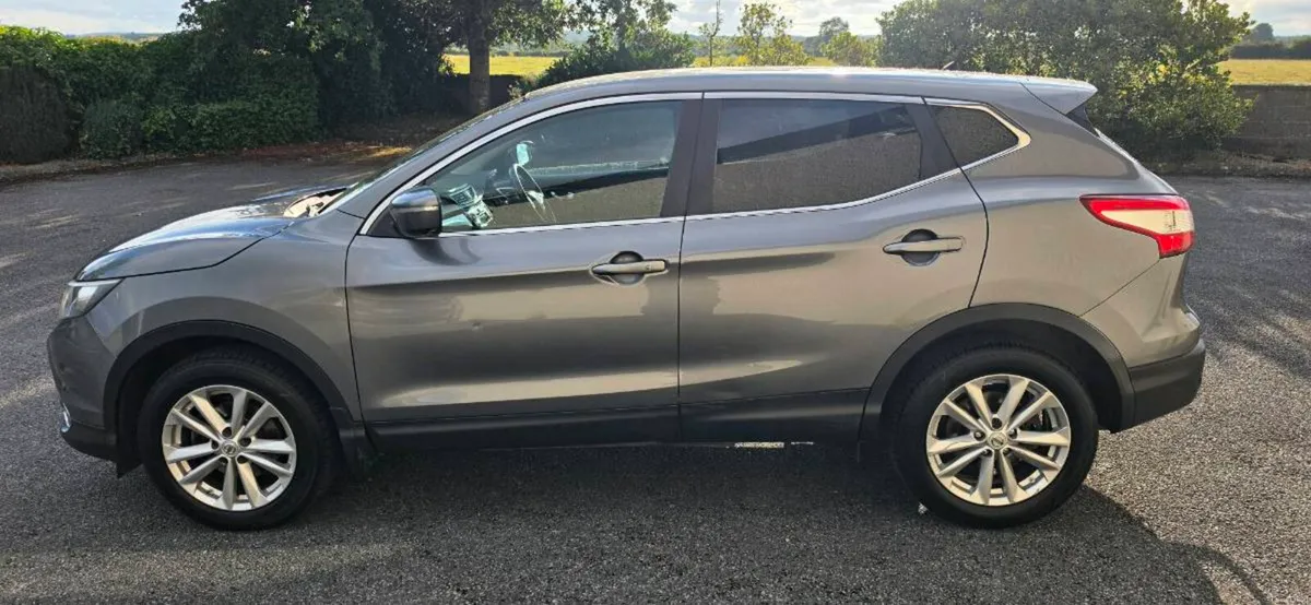 Automatic Nissan Qashqai Diesel - Image 2