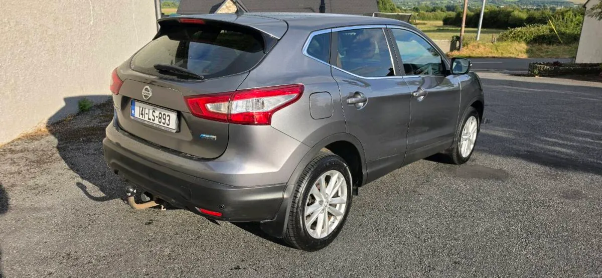 Automatic Nissan Qashqai Diesel - Image 4