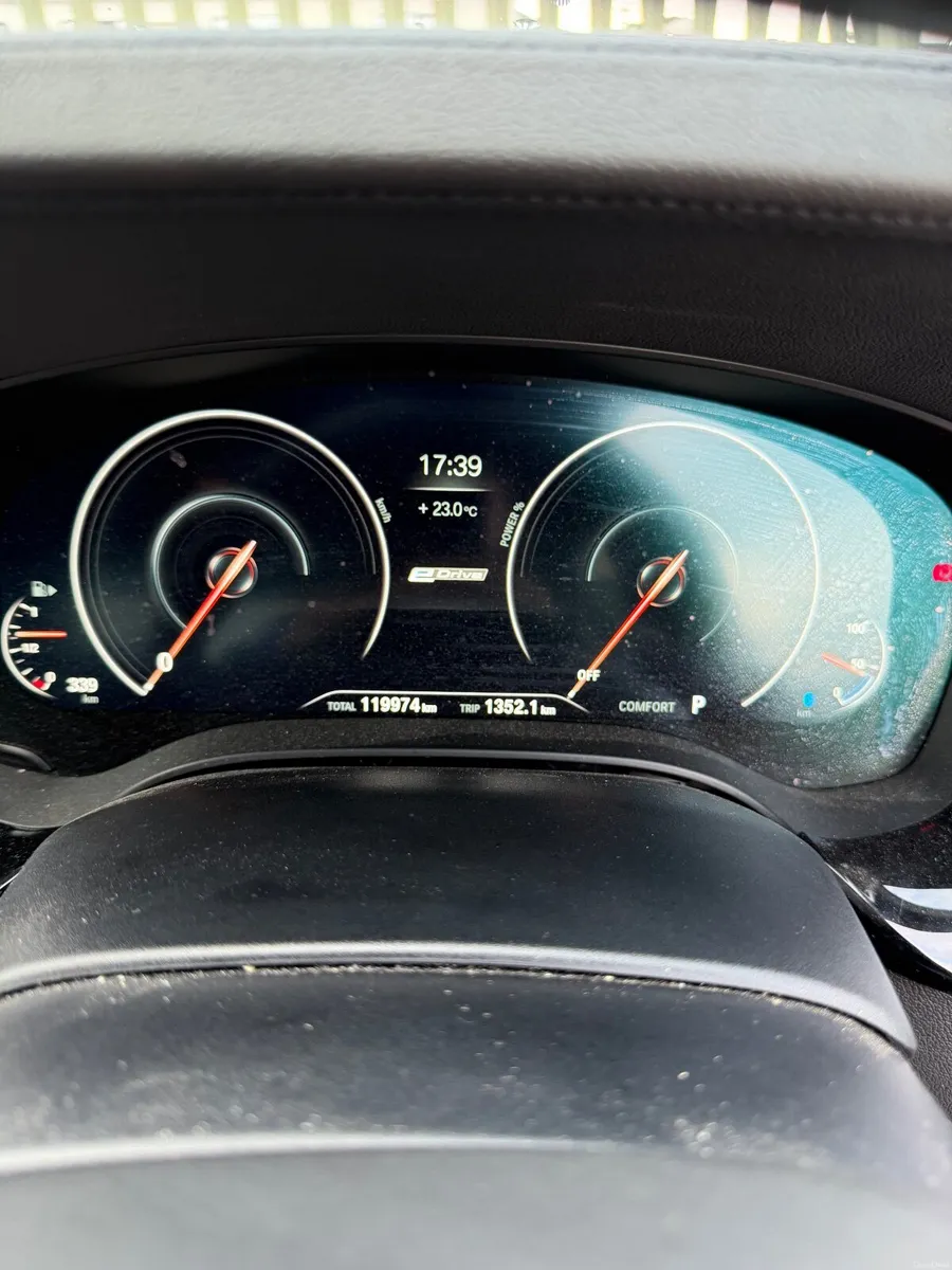 BMW 5-Series 2019 - Image 2