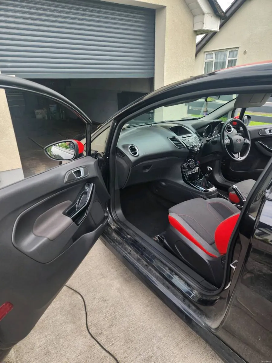Ford fiesta black edition - Image 6