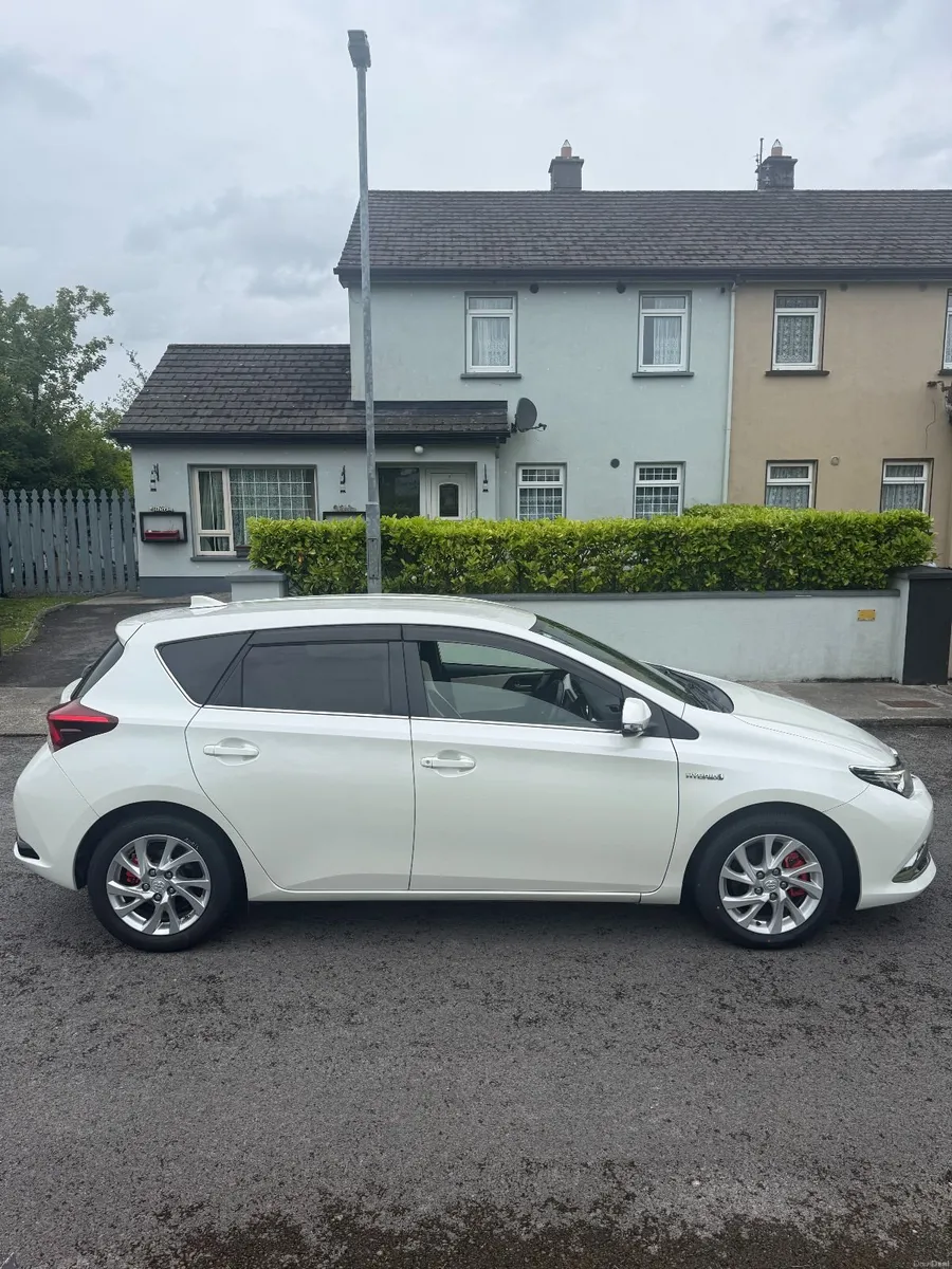 Toyota Auris 2017 - HIGH SPEC & LOW MILEAGE!! - Image 2