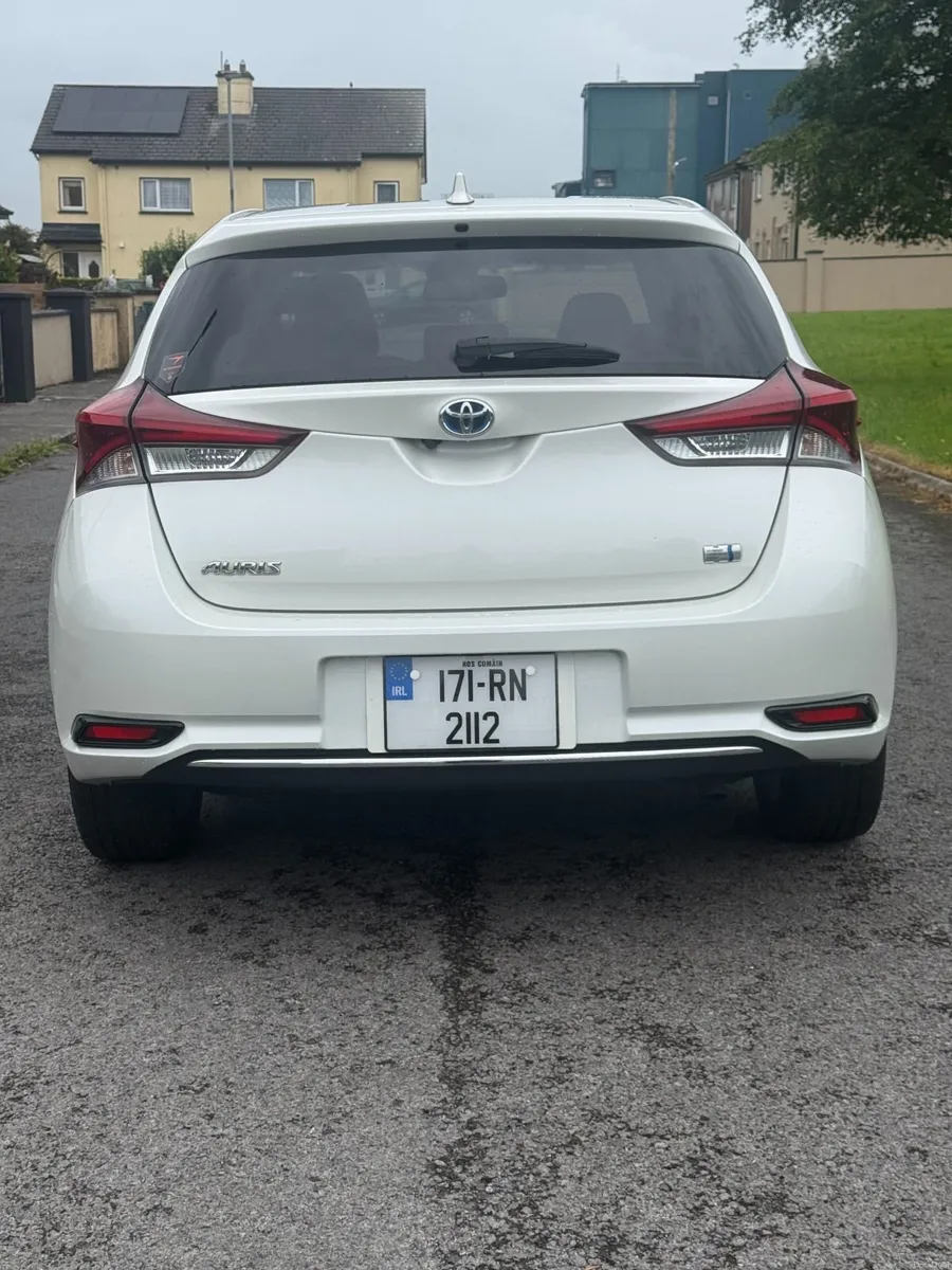 Toyota Auris 2017 - HIGH SPEC & LOW MILEAGE!! - Image 4