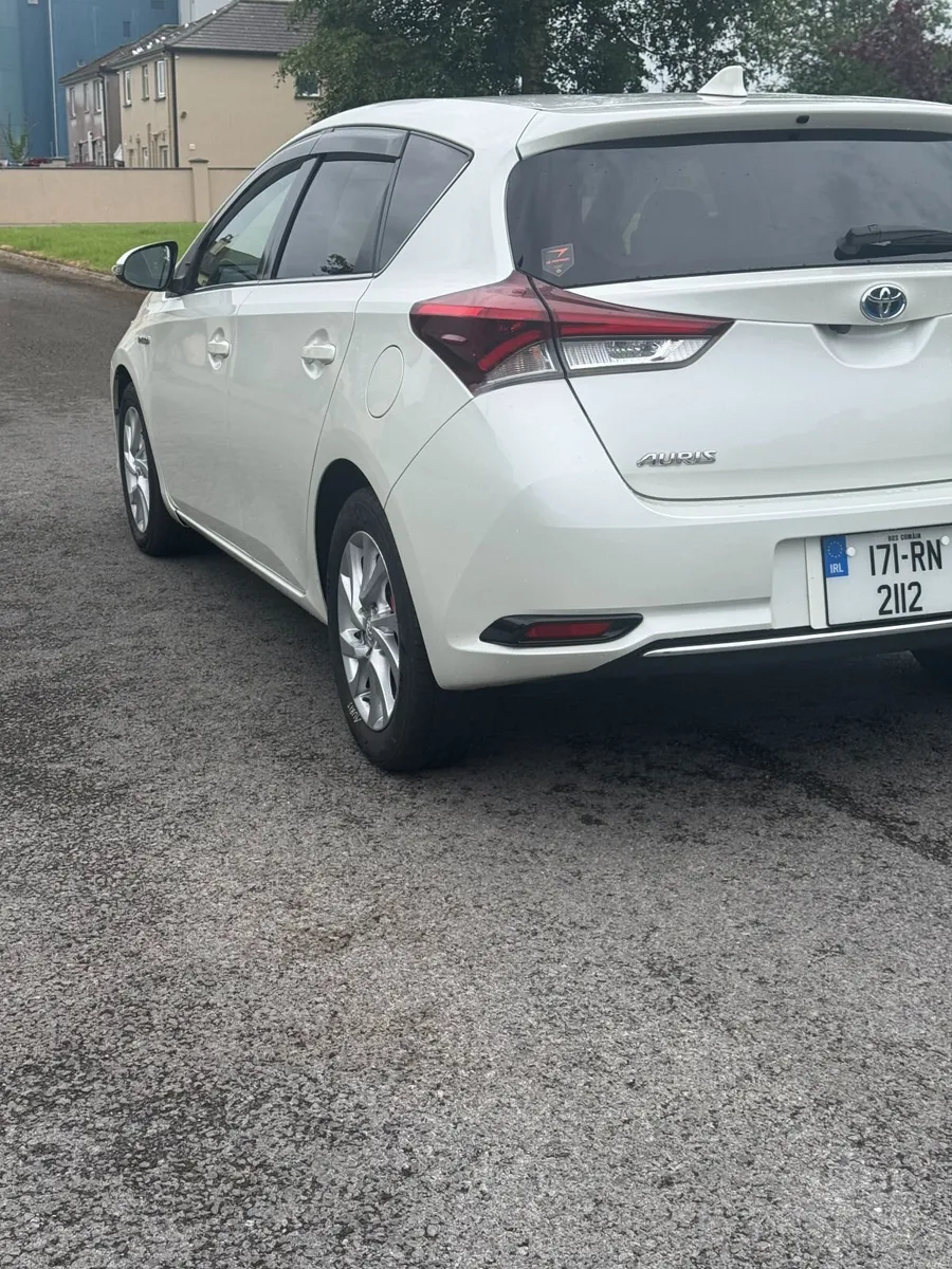 Toyota Auris 2017 - HIGH SPEC & LOW MILEAGE!! - Image 5