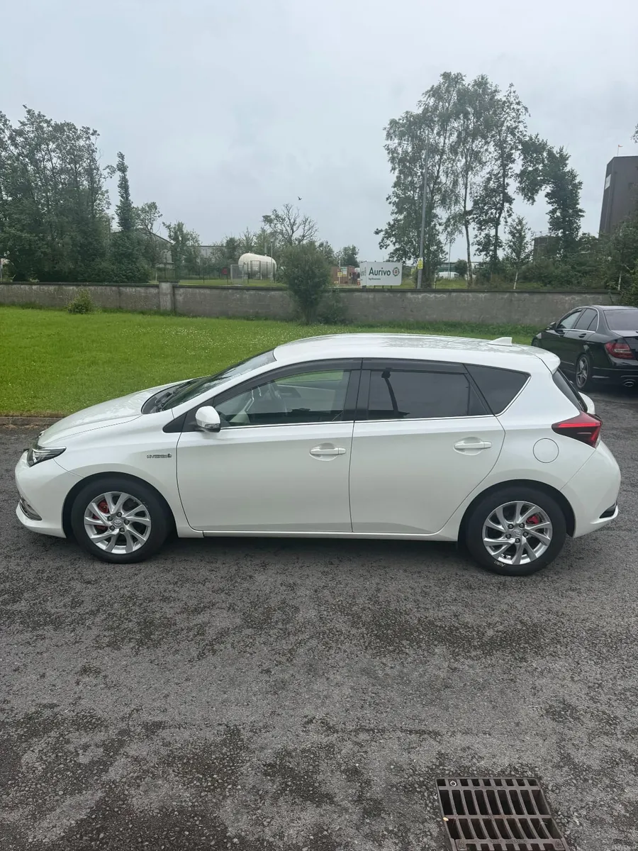 Toyota Auris 2017 - HIGH SPEC & LOW MILEAGE!! - Image 6