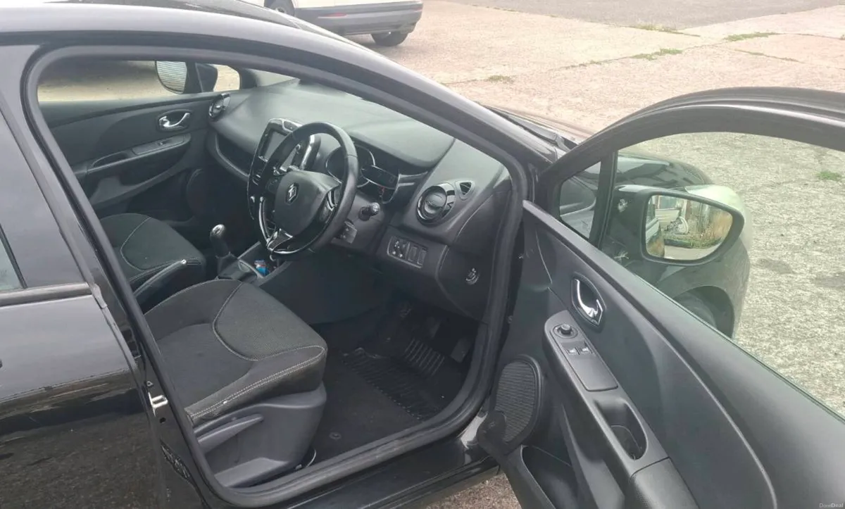 Renault Clio - Image 4