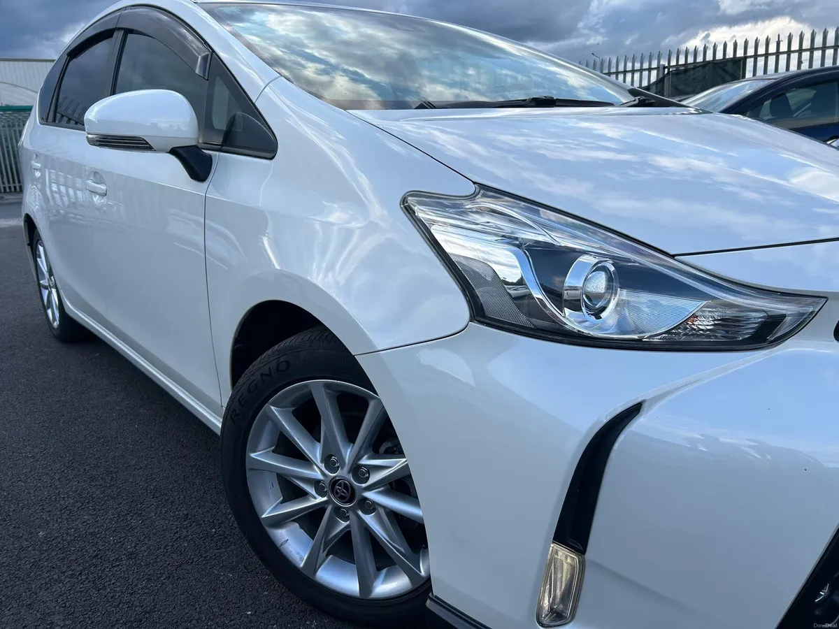 2021 Toyota Prius+ Alpha hybird automatic 7 SEATER - Image 3