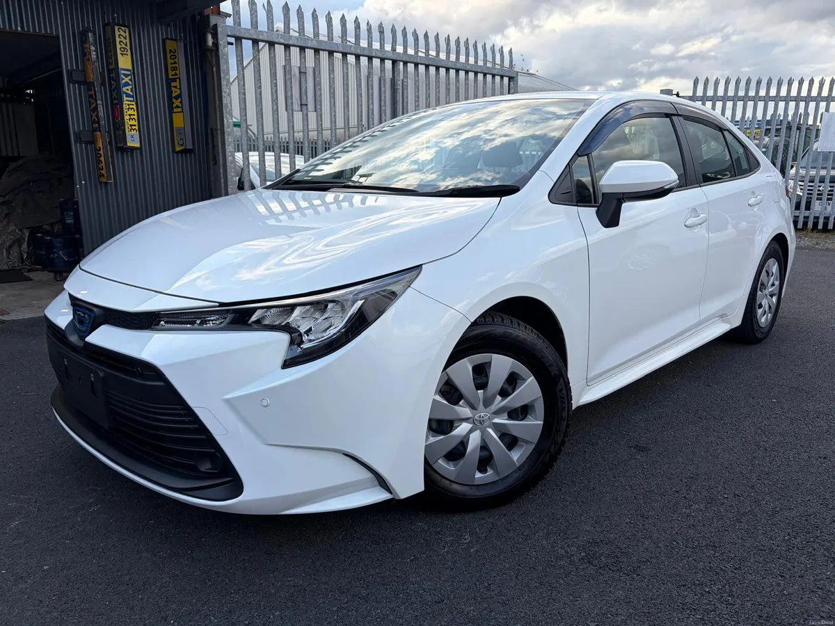 2023 TOYOTA COROLLA HYBRID AUTO LOW KMS - Image 5