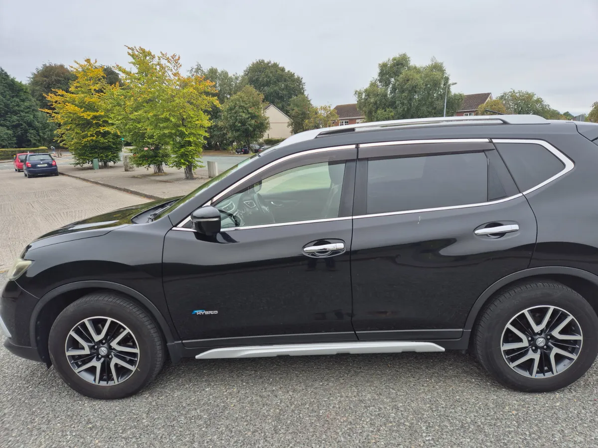 Nissan X-Trail 2015. Petrol Hybrid.Automatic 4x4 - Image 5
