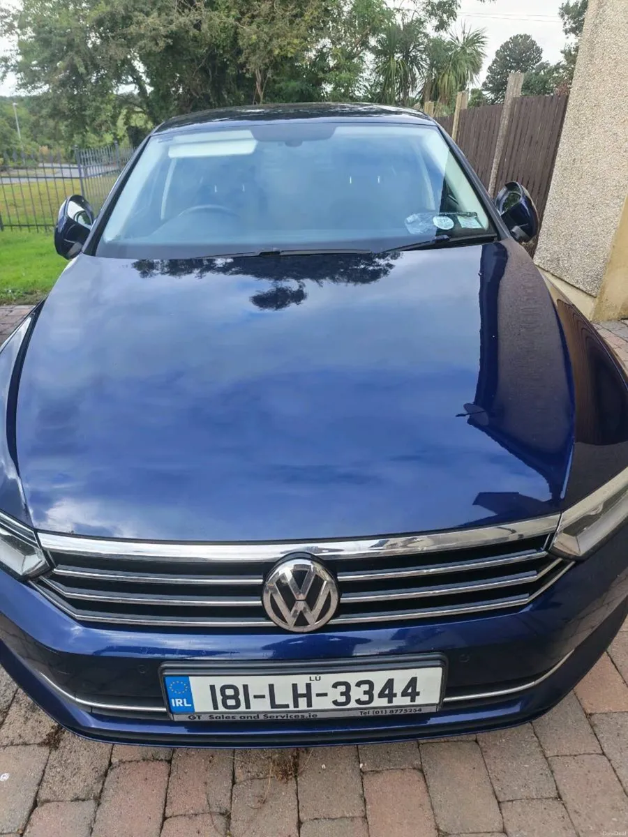 Volkswagen Passat - Image 1