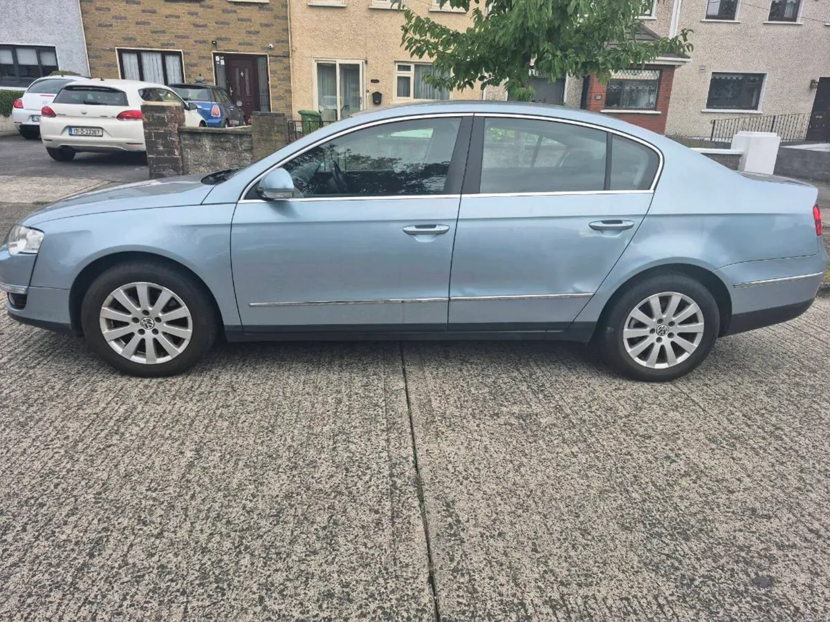 Vw passat  2009 petrol - Image 2