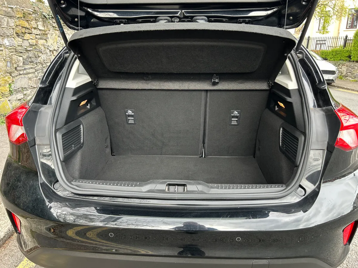2019 FORD FOCUS ZETEC PETROL NCT FEBRUARY 2027 - Image 6
