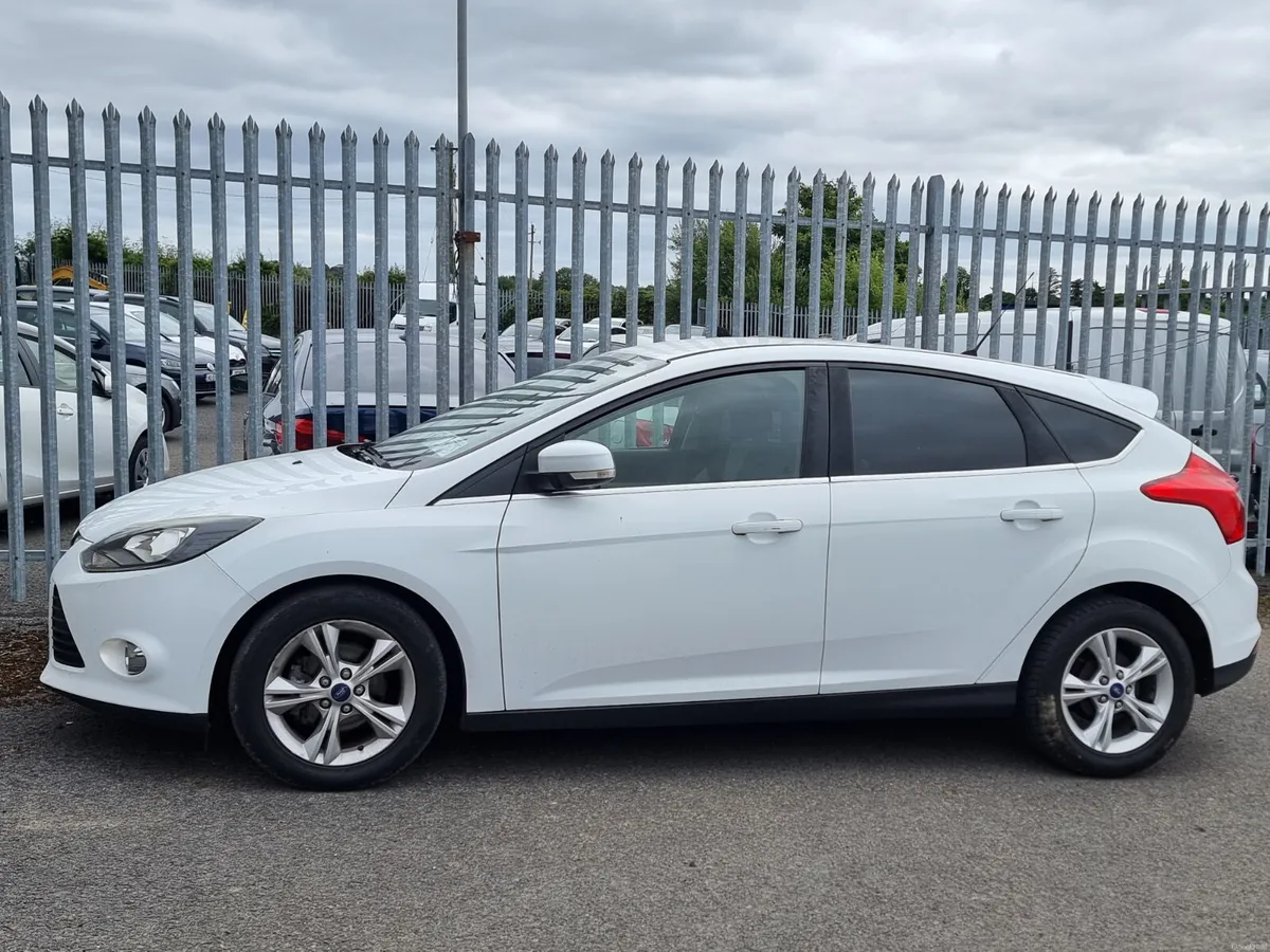 Ford Focus 2013 petrol ⛽️ 1.0L NCT&TAX €4900 - Image 5