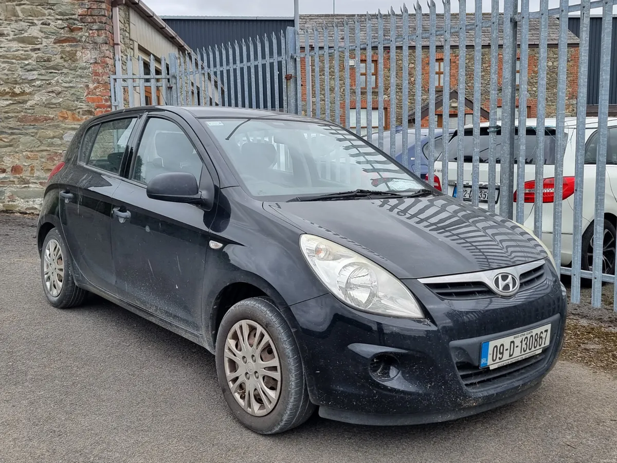 €1222 Hyundai i20 2009 petrol ⛽️ €1222 - Image 4