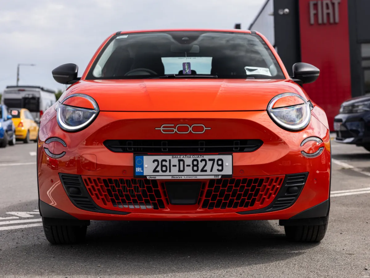 Fiat 600 ICON 1.2 HYBRID EDCT-6 100 - Image 2