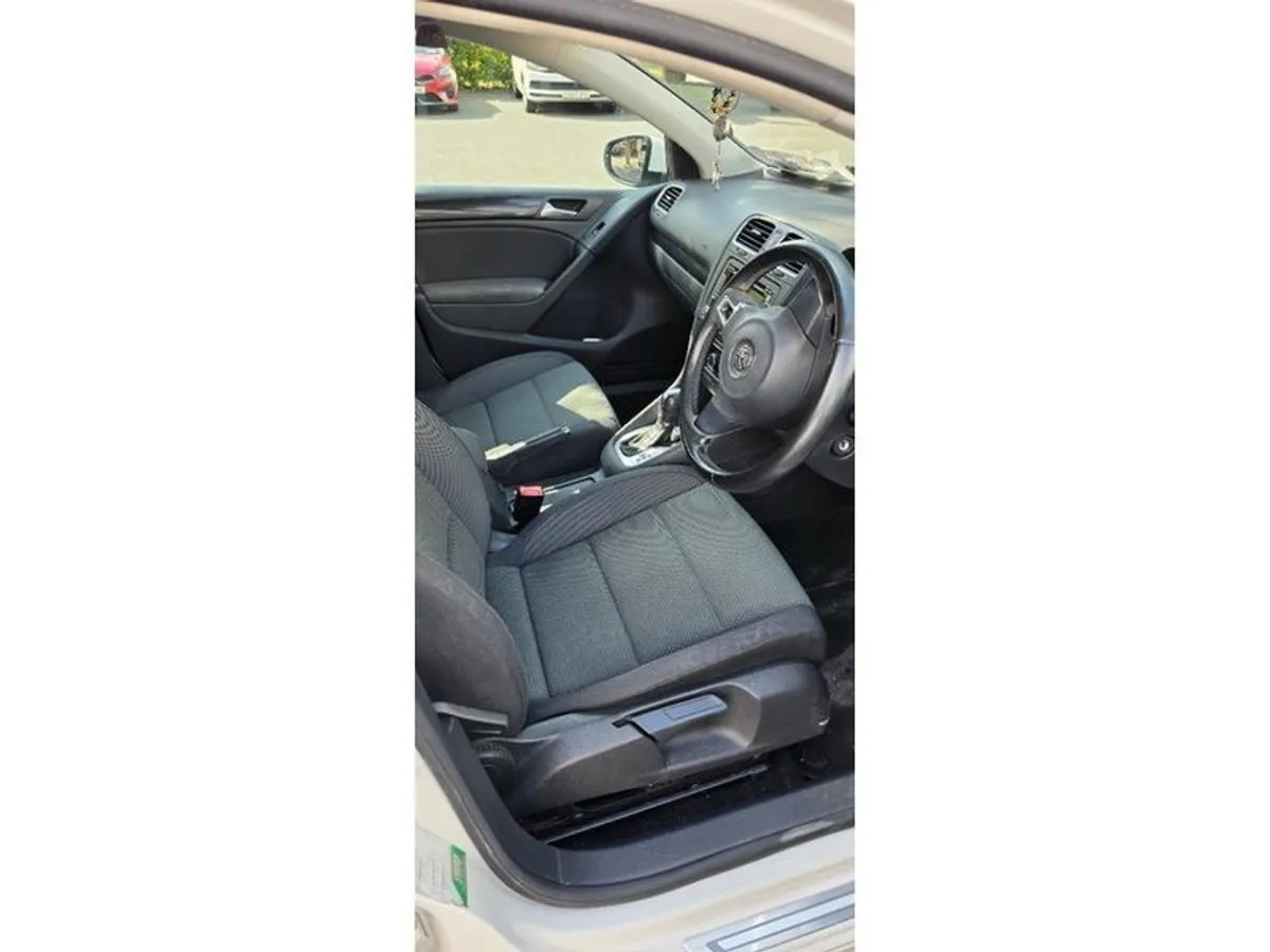2011 Volkswagen Golf - Image 5