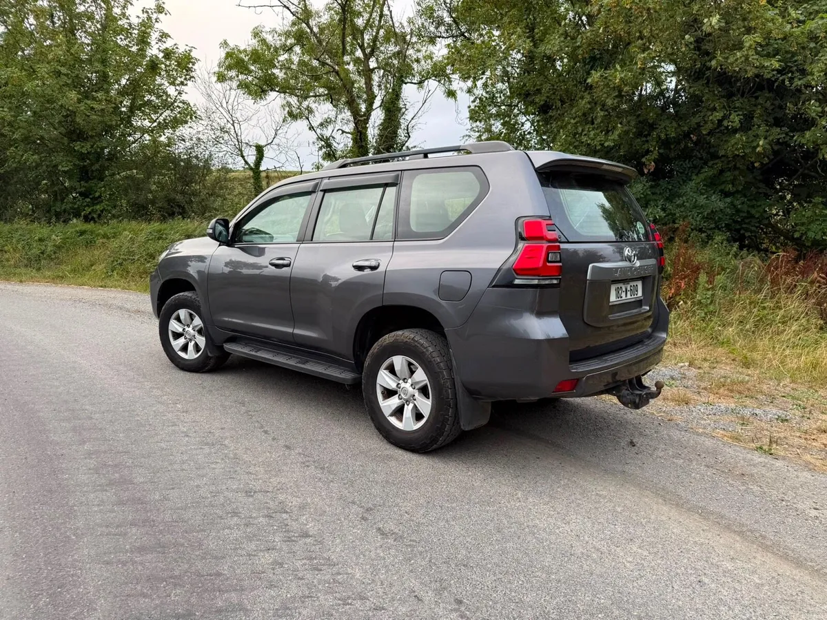 Toyota Landcruiser Business Class - Image 3