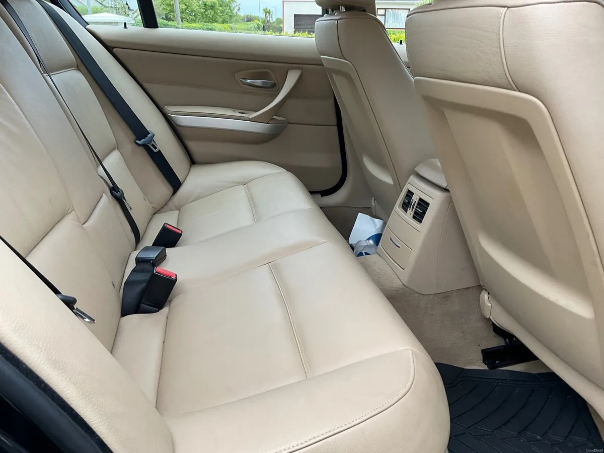 BMW 3-Series 2008 - Image 2