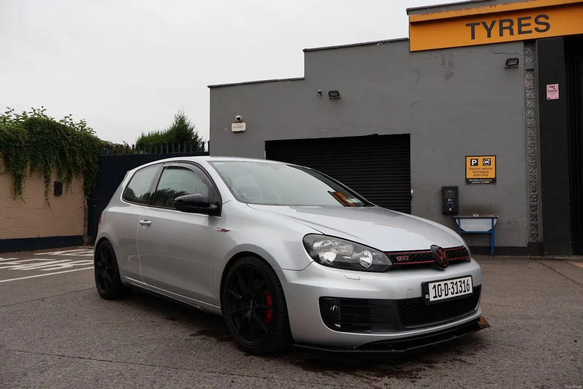 Volkswagen Golf 2010 - Image 1