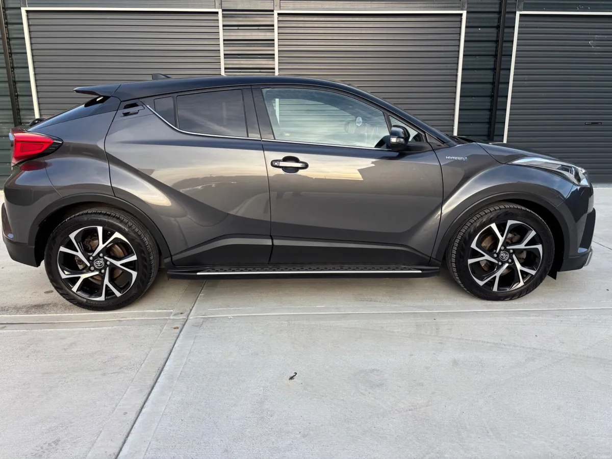 2018 Toyota C-HR 1.8 HYBRID LUNA SPORT AUTOMATIC! - Image 1