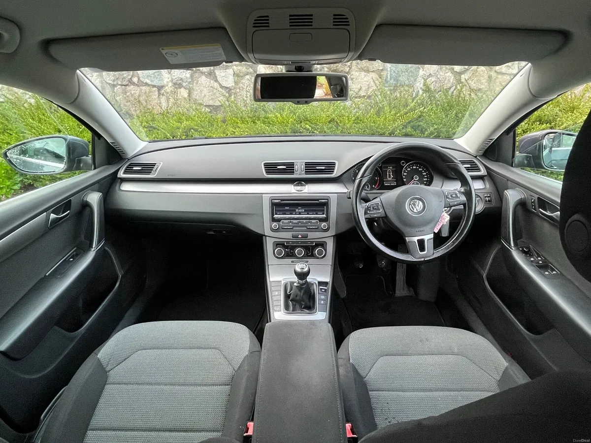 VW PASSAT TDI BLUEMOTION - Image 6
