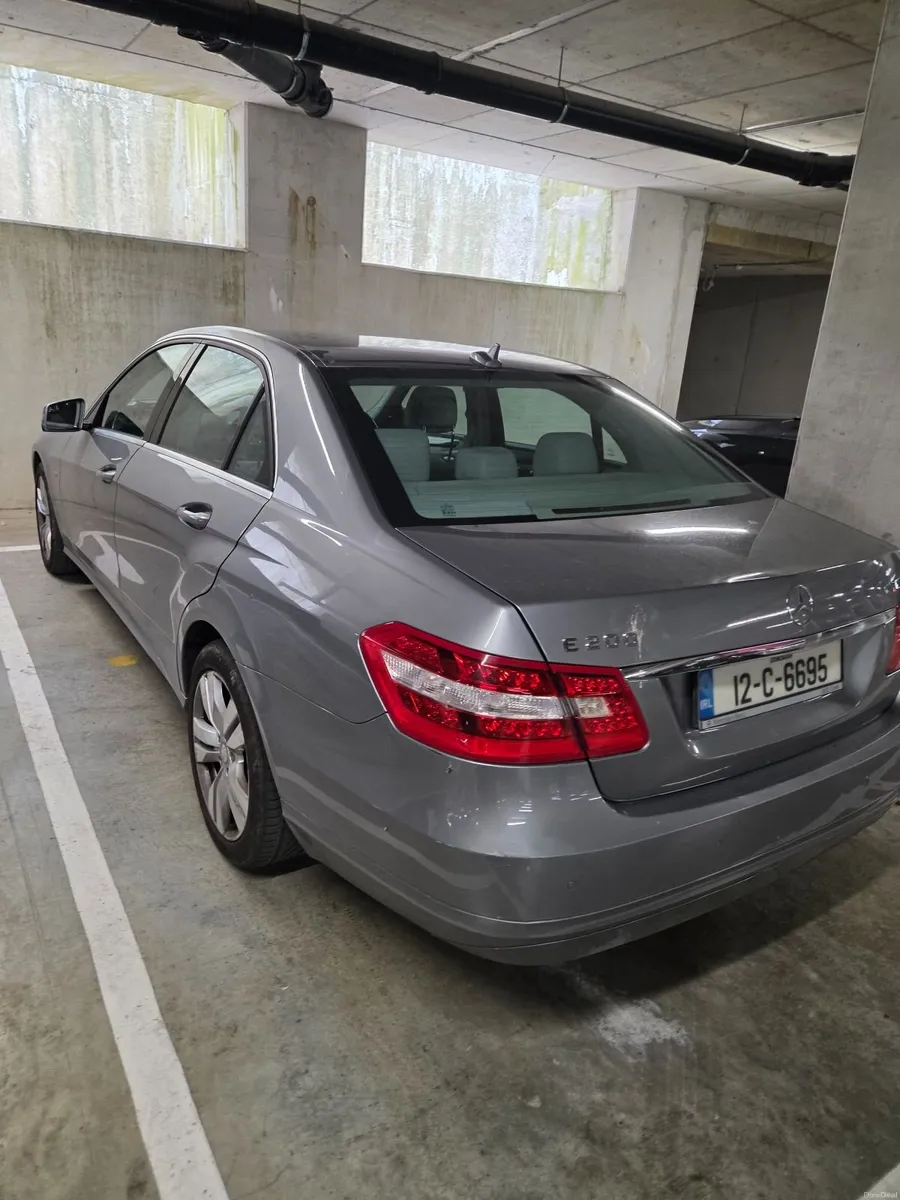 Mercedes-Benz E-Class 2012 - Image 4