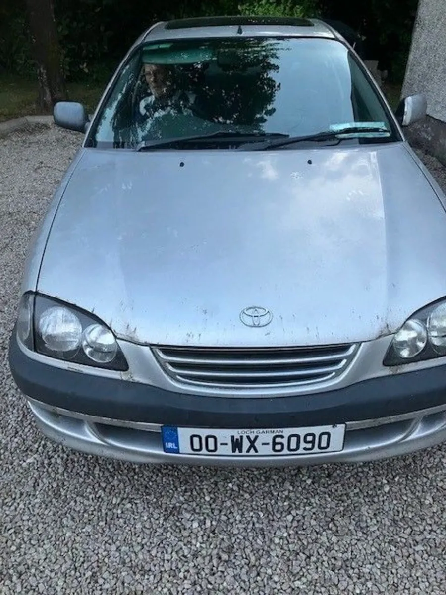 Toyota Avensis 2000 - Image 1
