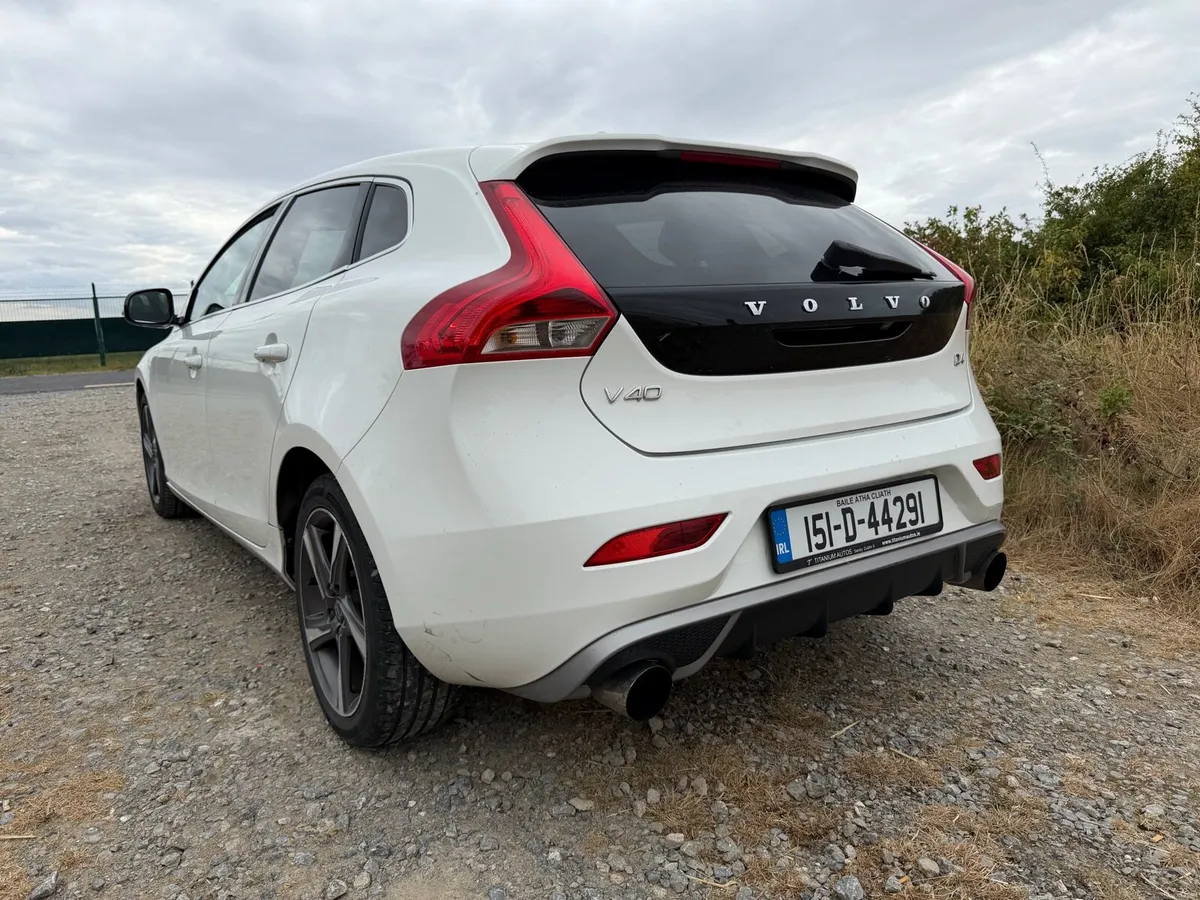 Volvo v40 d4 R-design high spec - Image 3