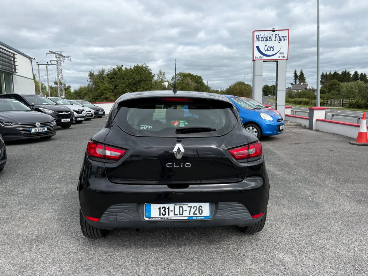 Renault Clio  Expression  1.2 5dr 131 - Image 2