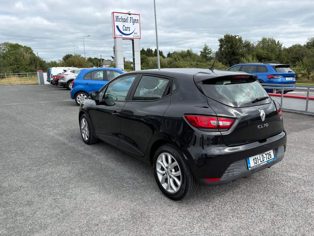 Renault Clio  Expression  1.2 5dr 131 - Image 3
