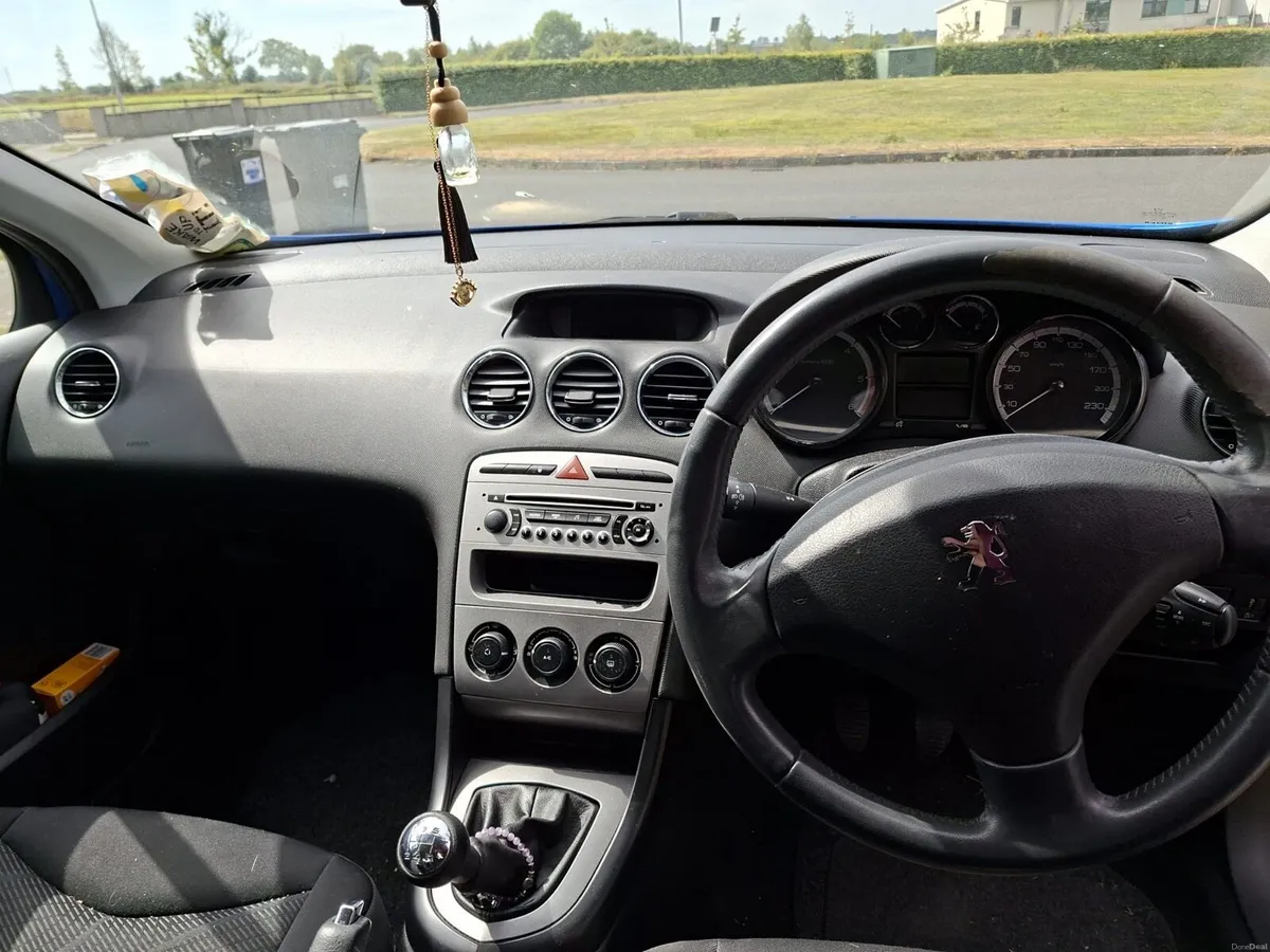 Peugeot 308 1.6 diesel for sale 2010 very clean - Image 4