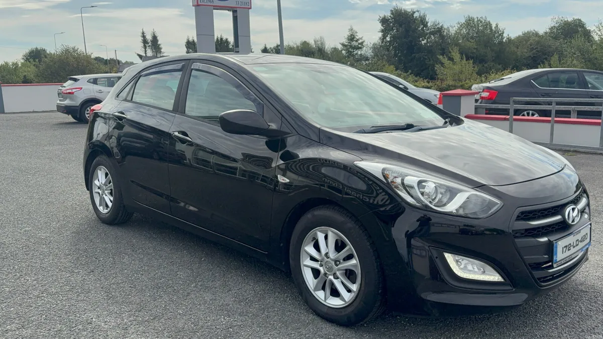 Hyundai i30 Deluxe 1.6Dsl 5dr 172 - Image 3