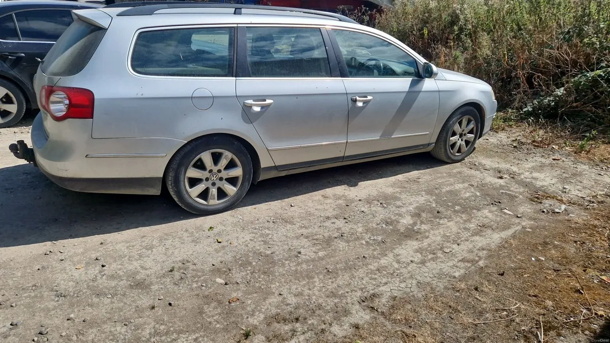 Volkswagen Passat 2007 - Image 2