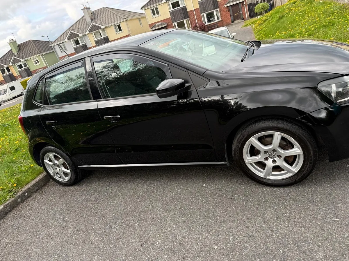 Volkswagen Polo 2011 - Image 2