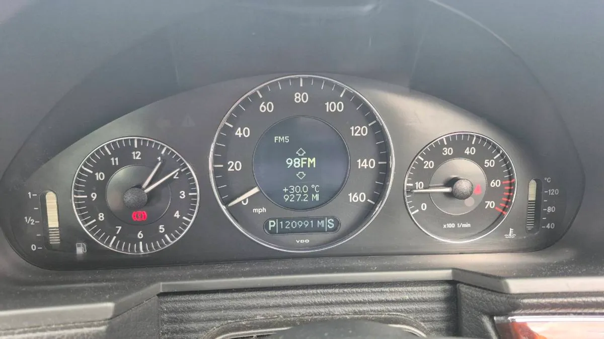 2004 Mercedes E200 - Image 2