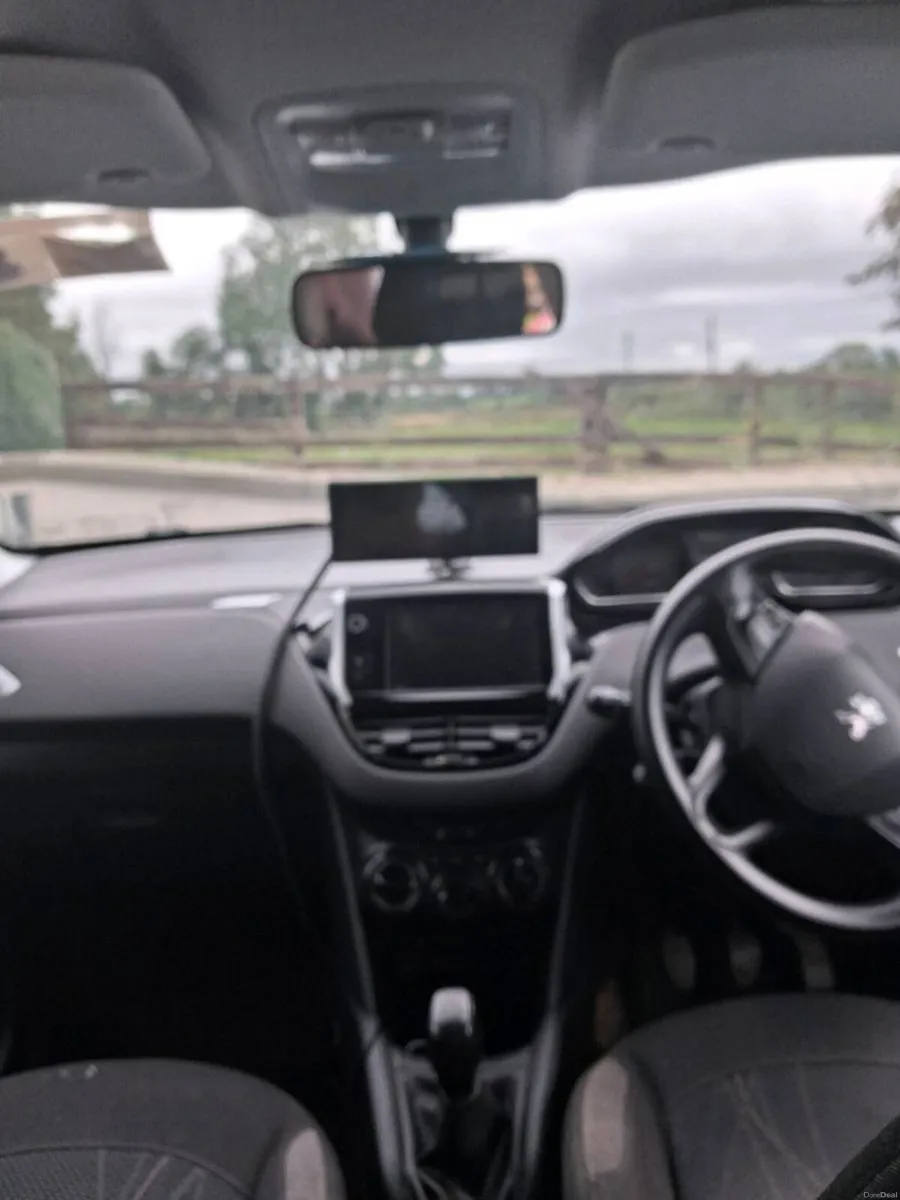 Peugeot 208 - Image 4