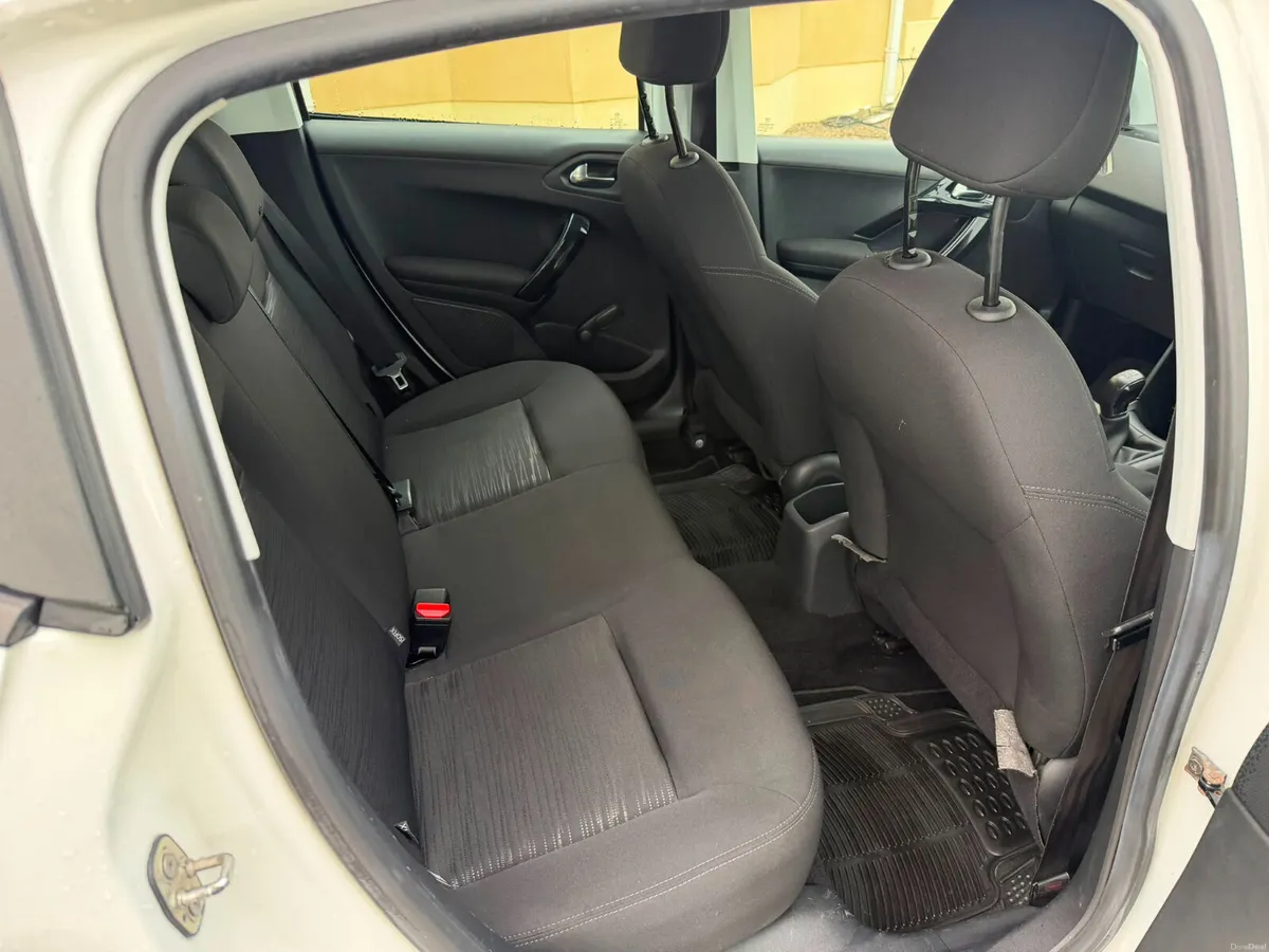 131 Peugeot 208 1.4 HDI - Image 6