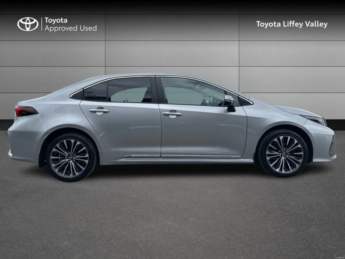 Toyota Corolla COROLLA LUNA SPORT SALOON - Image 3