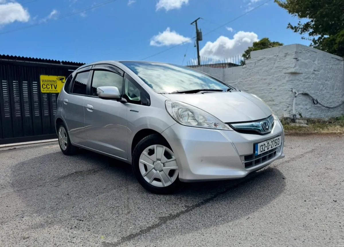 2013 HONDA FIT. LOW MILEAGE. NEW NCT. AUTO 1.3L - Image 1